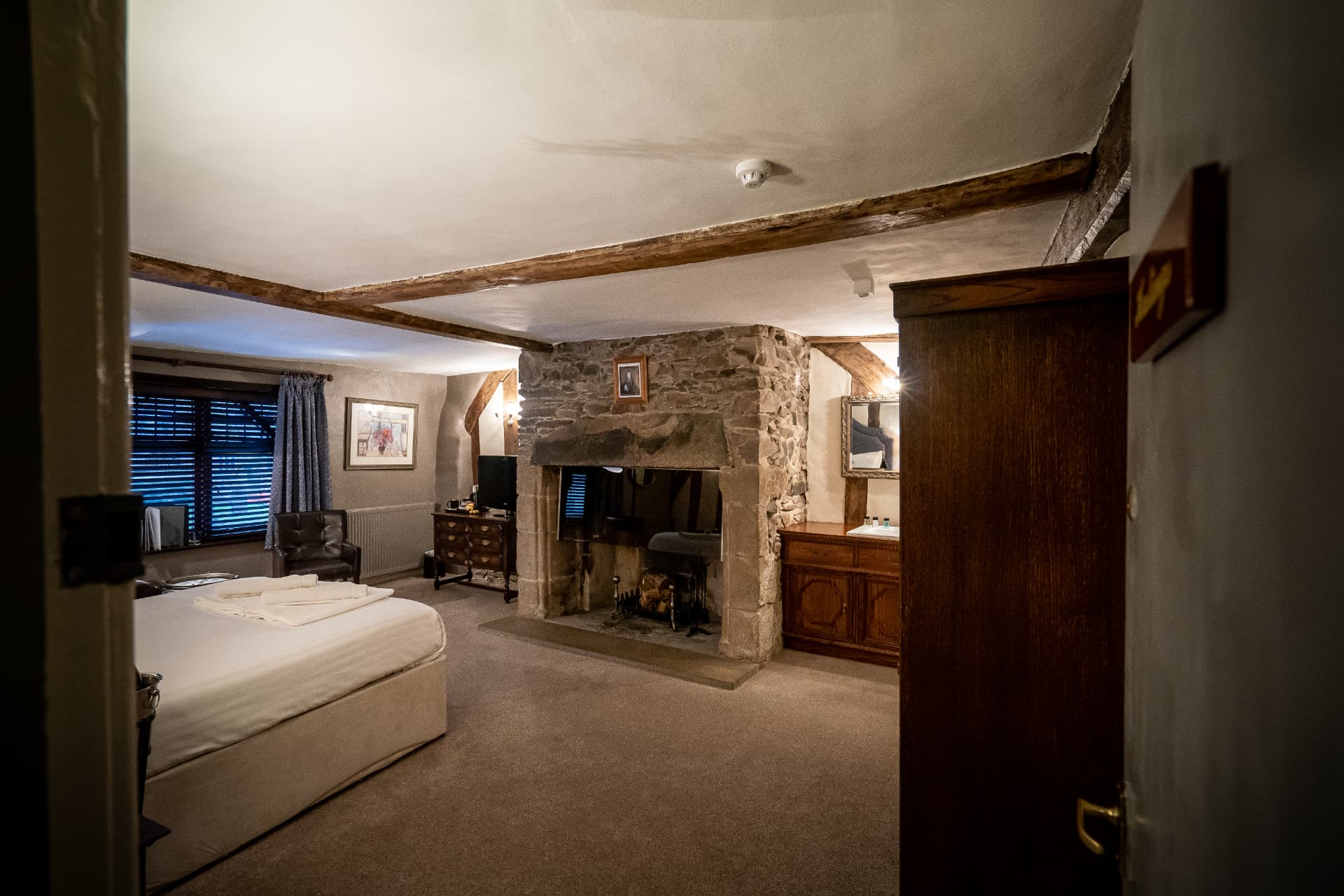 Hastings Room at Caravelli, boutique deluxe double in the 14th-century Old Manor, Loughborough