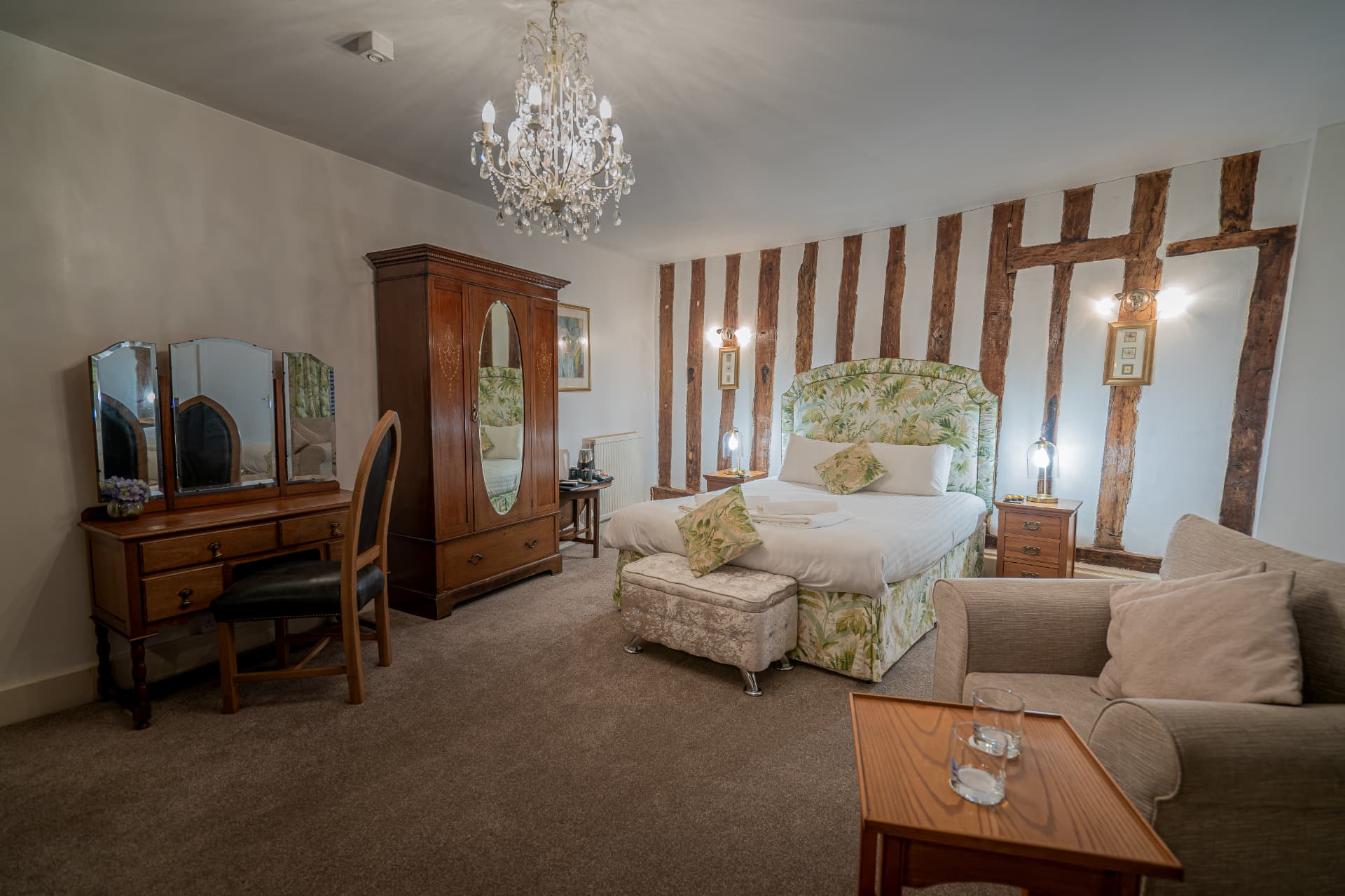 Huntingdon Room at Caravelli, boutique deluxe double in the 14th-century Old Manor, Loughborough